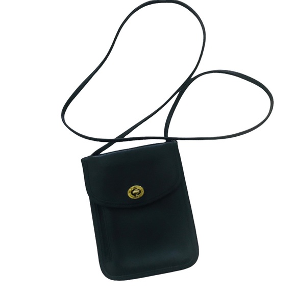 Coach Handbags - Vintage Coach black leather crossbody bag 9”x6”